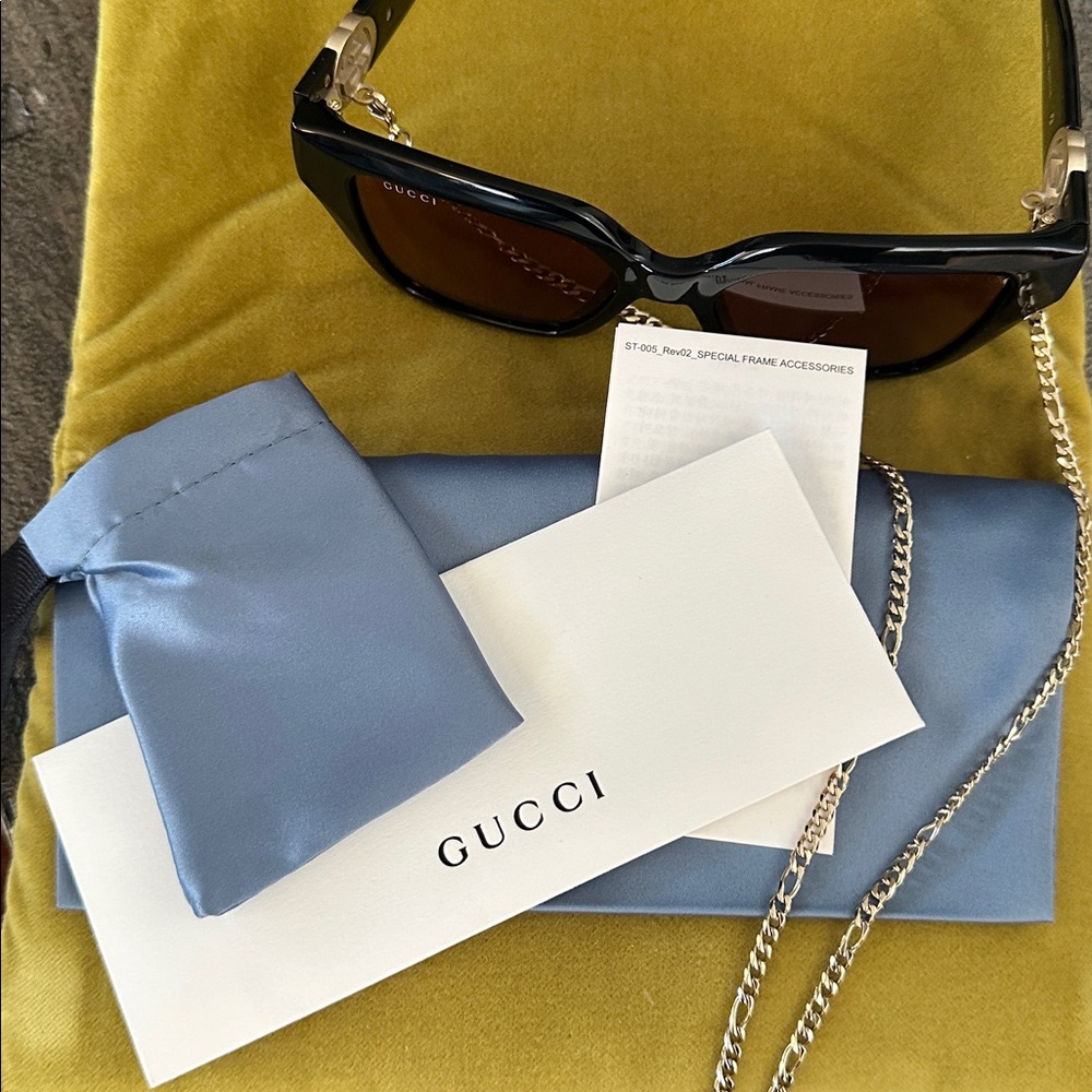 Gucci Black Square Sunglasses with Brown Lenses and Gold Chain Accent - Picture 8 of 8